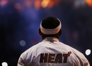 领先优势明显引爆全场！内马尔意外战胜RNG热度持续攀升