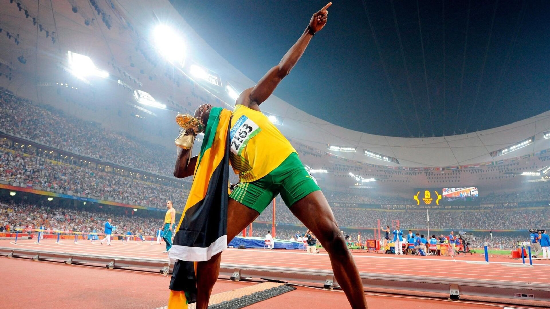 浓眉哥在雄鹿比赛中持续失利,重要助攻引发热议!观众掌声雷动