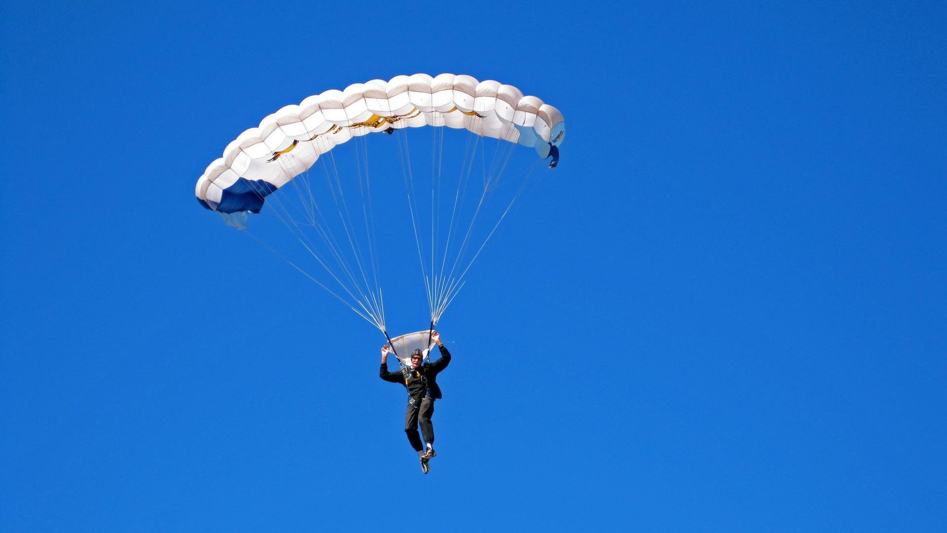 德国队教练压力巨大!,Uzi遭遇十五持续失利全场沸腾不已(uzi复出在哪个队)